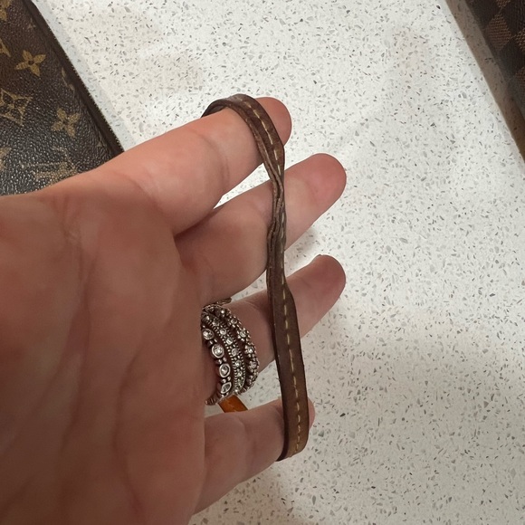 Louis Vuitton wristlet - Picture 6 of 9